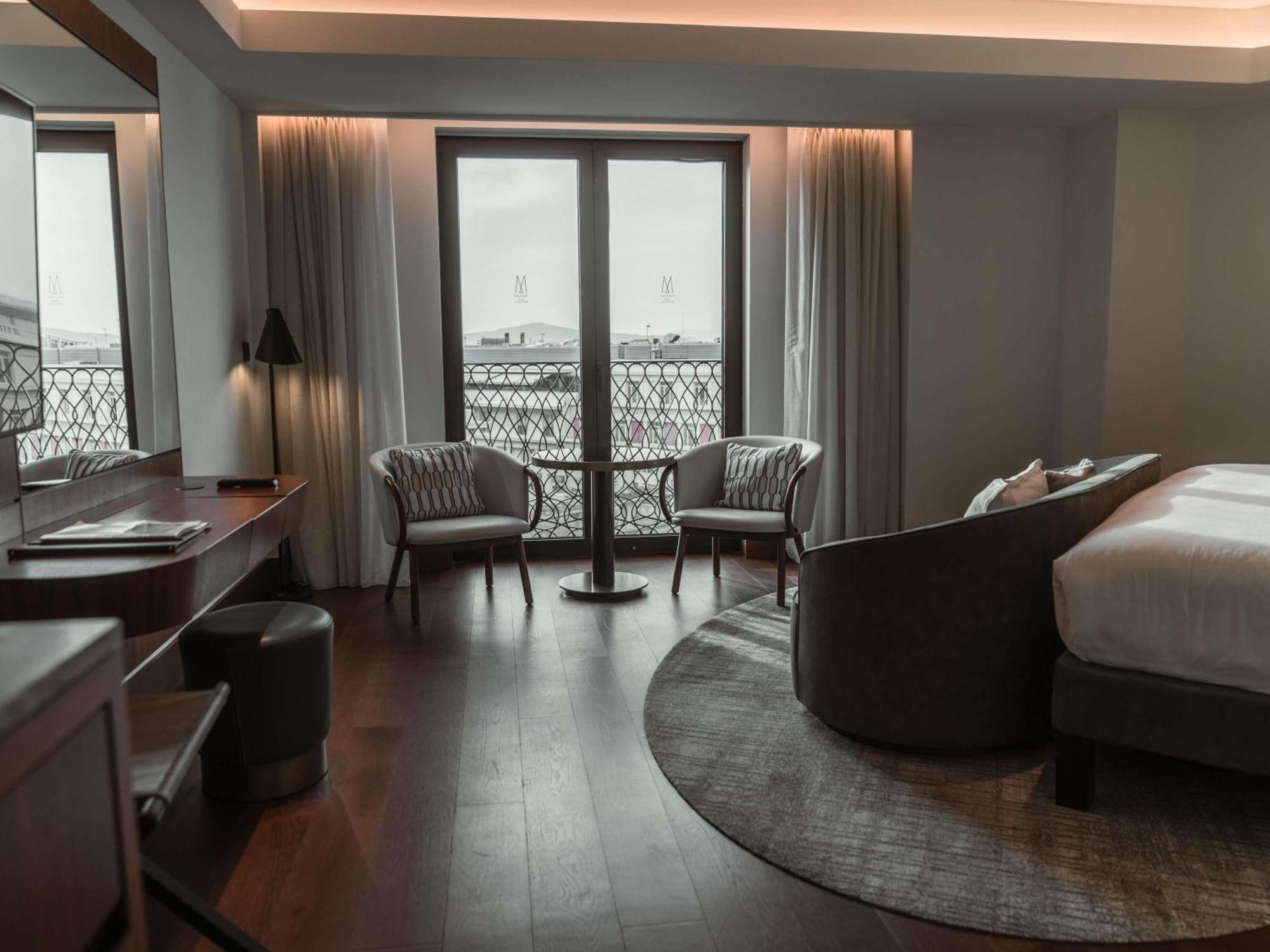 Deluxe King Suite